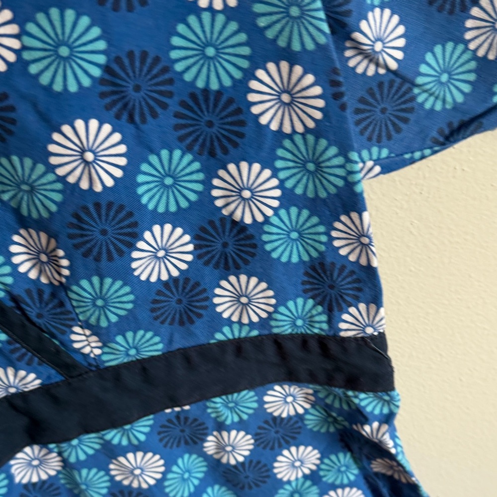 Dickies Blue Floral Scrub Top - Picture 3 of 4